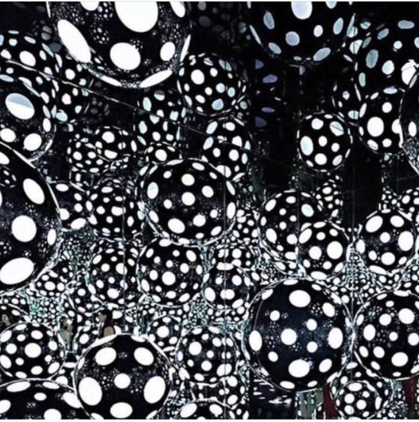 Cynsin69L's tweet image. Polka dots are cool🖤🤍🖤🤍🌈🤍🖤🤍🖤