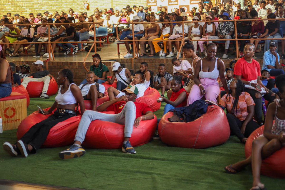 Tumi_Roch's tweet photo. NXT LVL Mode: ON 🙌 TUT Sosha, #TheLIVEThread is happening right now and it's giving epic coaching chats, fire entertainment and an electric vibe.🥹🔥🔥 https://t.co/xwDevc5c8M