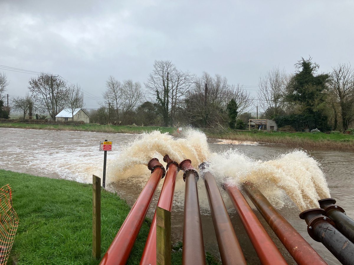 AdrianGovierEA's tweet photo. Pumps are operating at all Langport and Currymoor pumping stations after last nights rain, we will keep pumping for as long as possible in these saturated conditions to reduce flood risk. @EnvAgencySW @RachelBurdenEA https://t.co/VesFnyGl5H