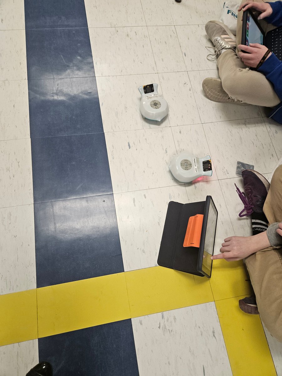 DLGWAEA's tweet photo. On Tuesday, team member Bridget Castelluccio went to CR Trinity Lutheran school to work with 8th graders on using BirdBlox and the Finch robot in math class. They will be doing a Dance Party challenge to integrate math and coding. So much fun!! #CS4IA @GrantWoodAEA @birdbraintech https://t.co/Yp0dXUaBAD
