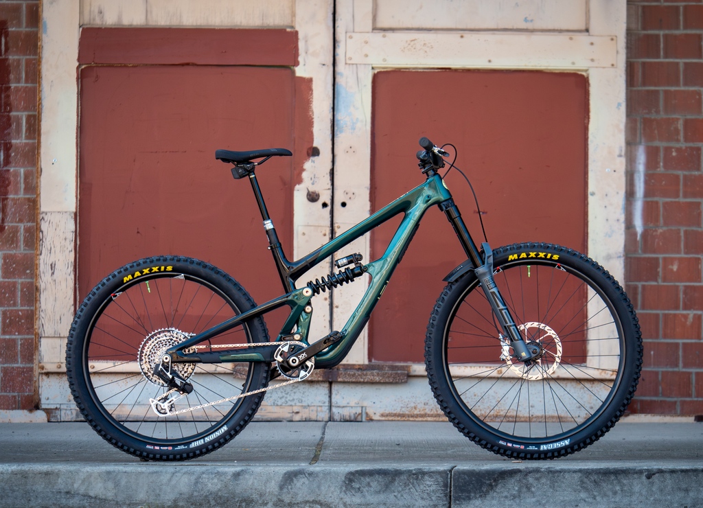 IbisCycles's tweet photo. This is your sign to hit up your LBS and start planning your perfect summer whip! @fanatikbikeco's custom HD6 has got us dreaming of shuttle laps and park rides already.⁠
⁠
What's your dream bike/build this year?⁠
⁠
📸: @bk_stancil⁠
⁠
#IbisCycles #IbisHD6 #ridemoreworkless https://t.co/FSEnp7NPwR