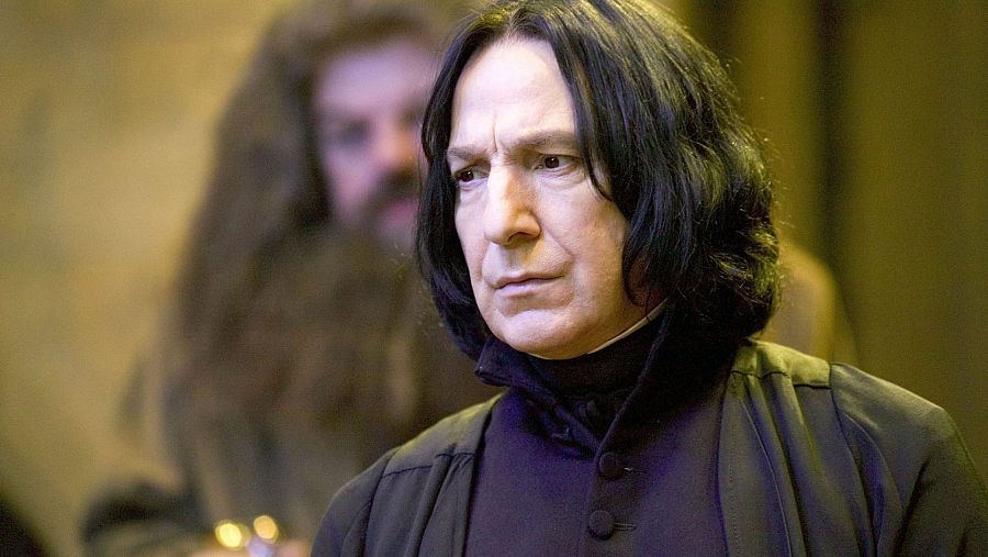 LugarCinema's tweet photo. Hoy cumpliría años Alan Rickman, se le echa mucho de menos, ha dejado un legado enorme, pero sobre todo ha sido un ejemplo como persona.

Vengo a contaros una serie de historias y anécdotas que confirman que Alan Rickman es una de las mejores personas que han existido en el cine. https://t.co/8yKrWrzNDC