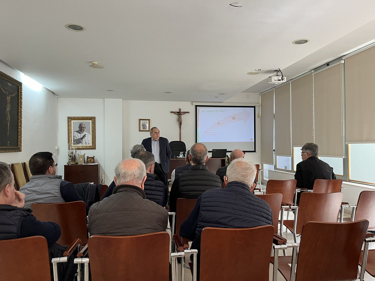 UniCurasSevilla's tweet photo. Hoy hemos celebrado sesión de formación a cargo de D. Joaquín de la Peña, que nos ha presentado el contenido y desarrollo del próximo Congreso a celebrar en diciembre, una cita que reunirá a cofrades y que busca impulsar la religiosidad popular ante los desafíos del mundo actual https://t.co/EEoigfN43V