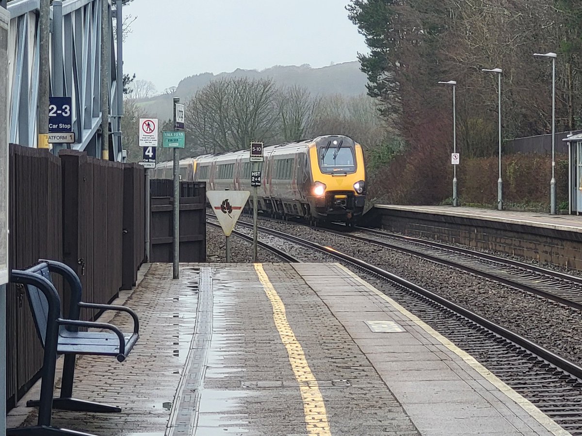 sabreflyer's tweet photo. @CrossCountryUK Edinburgh train got as far as Ivybridge! https://t.co/SsAfdSyyQW
