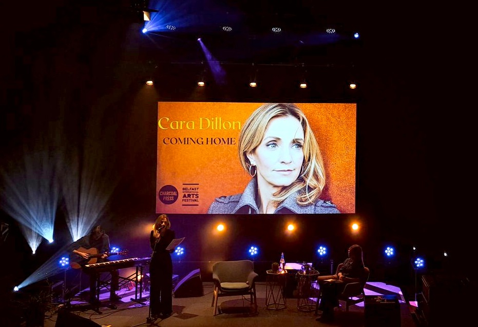 Fantastic night with @CaraDillonSings in Belfast yesterday. Join us in Dublin at Hodges Figgis from 6pm this evening to hear Cara talk about and perform pieces from 'Coming Home'.