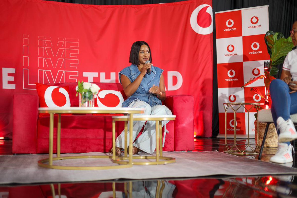 sne_mbhele08's tweet photo. NXT LVL Mode: ON 🙌 TUT Sosha, #TheLIVEThread is happening right now and it's giving epic coaching chats, fire entertainment and an electric vibe 🔥🔥 https://t.co/DfVG3v4uLY