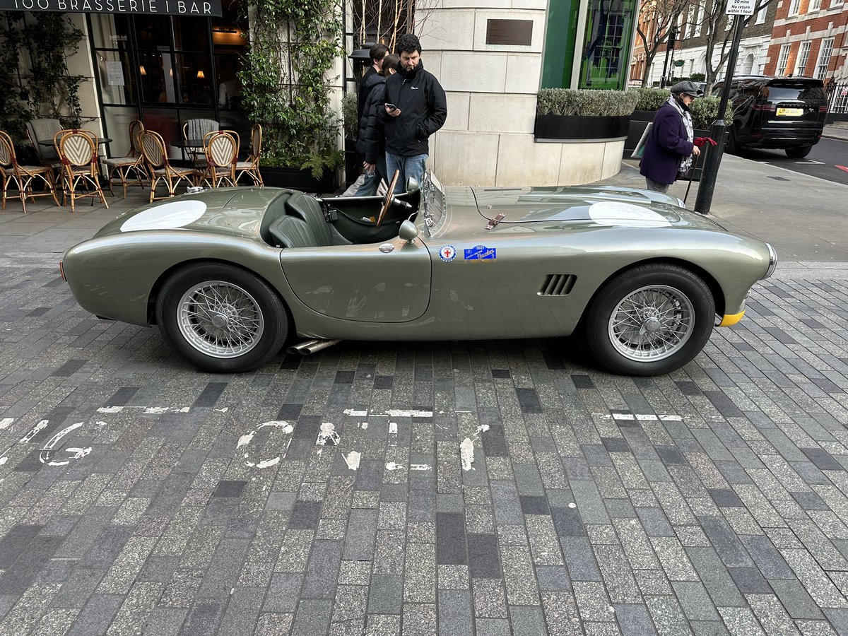 RobiMangia's tweet image. Here’s another one for the petrol heads 🏎️ Does anyone know what manufacturer this is? Maybe @DianaBarhorst has a guess? In #Marylebone today.
#london