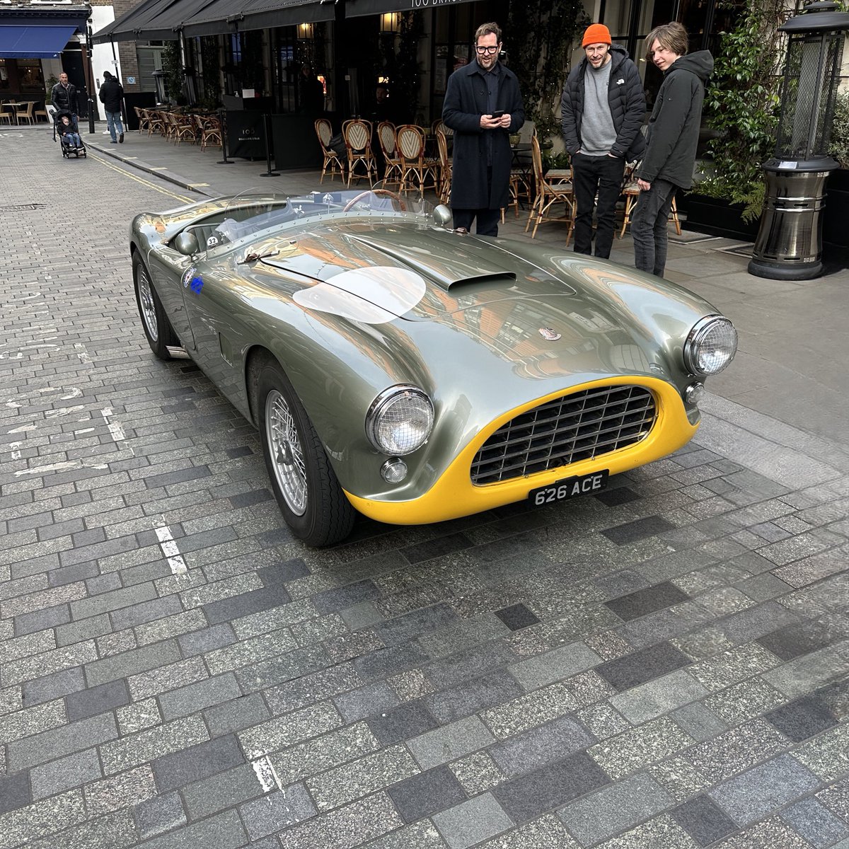 RobiMangia's tweet image. Here’s another one for the petrol heads 🏎️ Does anyone know what manufacturer this is? Maybe @DianaBarhorst has a guess? In #Marylebone today.
#london