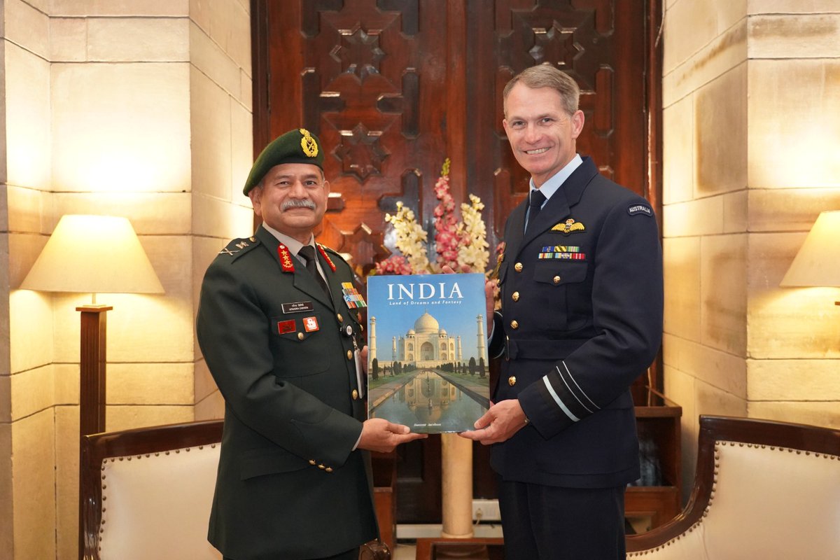 Air Marshal Robert Chipman, AM, CSC, Chief of The Air Force (CAF), Australia, called on #LtGenUpendraDwivedi #VCOAS and discussed issues of mutual interest including bilateral #DefenceCooperation.

#IndiaAustraliaFriendship🇮🇳🇦🇺
#IndianArmy
@AusAirForce