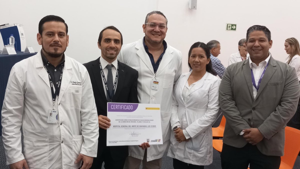 IndotEcuador's tweet photo. Estamos comprometidos para impulsar la promoción de la donación y el trasplante en cada rincón de #ElNuevoEcuador.

La Coordinación Zonal Guayaquil del #INDOT entregó el certificado  como establecimiento de salud sensibilizador “Amigo de la donación” al @IESS_Ceibos.

Además, se realizó la presentación del curso "Caminando hacia una cultura de donación". De esta manera los profesionales de la salud del hospital, actualizarán  sus conocimientos sobre la actividad  trasplantológica.

Finalmente, Alissa Hernández, expresó  su gratitud con su donante, al personal médico y  con el equipo del INDOT por esta nueva oportunidad de vida al cumplir 27 años y ser beneficiaria de un trasplante renal.
¡Tu salud es nuestra prioridad!
@marioherrerav @DrFEncaladaC