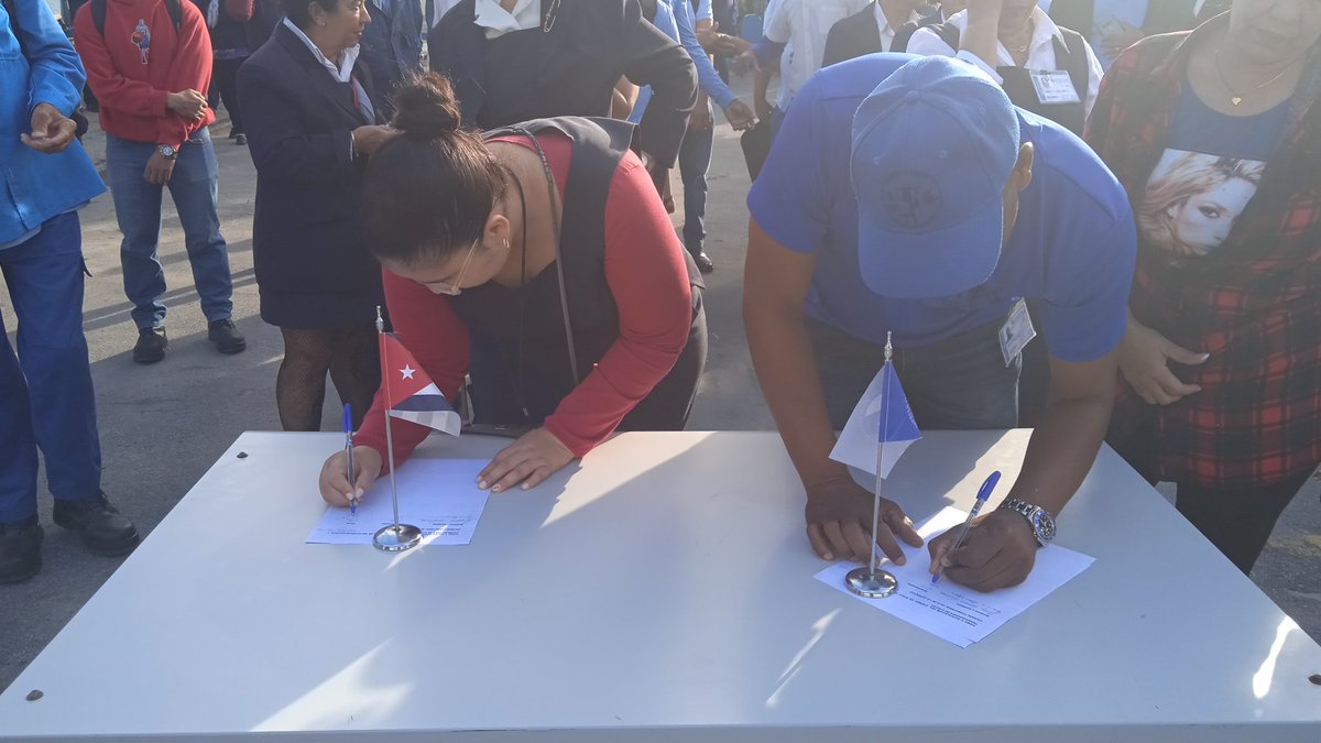 En la mañana 🌞 de hoy se realizó, en ETECSA DTIJ la firma del Código de Ética 🖊️ de todos los trabajadores💙
