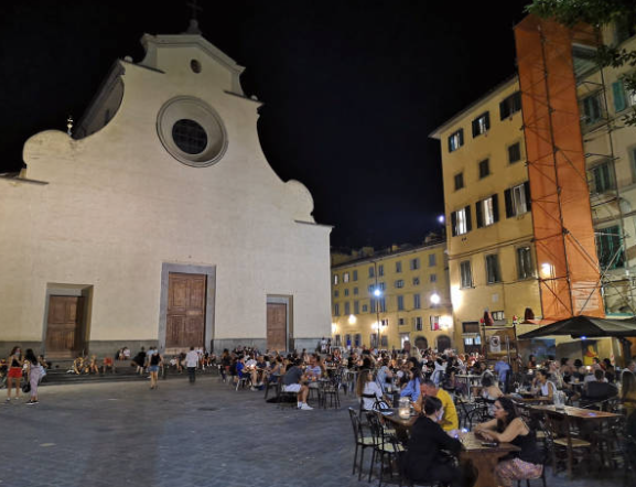 tripstastestips's tweet photo. 🌃 Nighttime Fun: As the sun sets, join the vibrant atmosphere at Piazza Santo Spirito. Grab a drink at one of the lively bars surrounding the square, mingle with locals and fellow travelers, and immerse yourself  #Nightlife #MeetNewPeople https://t.co/gaM6xqotsa