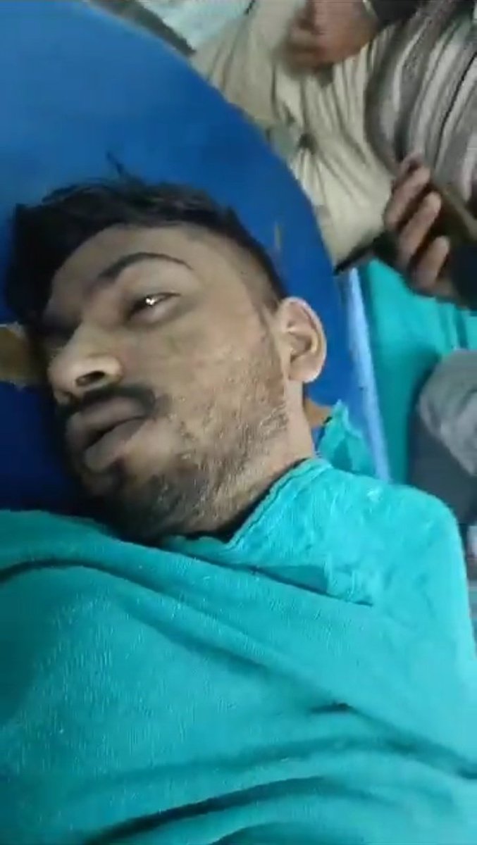 Mann_Sandhu02's tweet photo. Tear gas was used in "Shantmayi Protest" &amp; bullets were fired indiscriminately, vehicles were damaged, border-like arrangements were made to block the roads &amp; our Naujwan Veer was shot dead.

But still "Modi hai to Mumkin hai".
#farmersprotests2024 
#FarmerProtestInDelhi https://t.co/jdtCjFYyKe