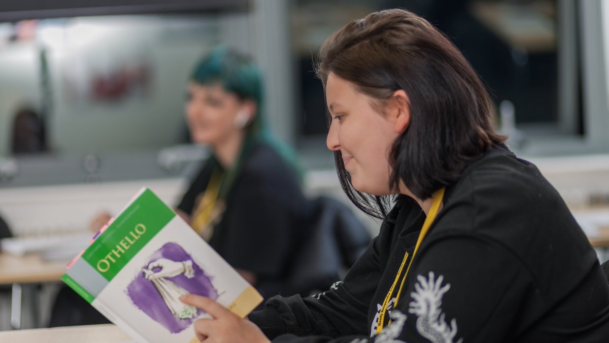 BMetC's tweet photo. Today is the day!!!
We’re here ready to welcome you from 4pm to 7pm for our Open Evening 😀
Chat about their specialised areas, a perfect time to get your questions answered 
Take a tour of our college sites, ahead of applying for September!
 https://t.co/J0Ncq0h6UD https://t.co/3uHFvZVNoy