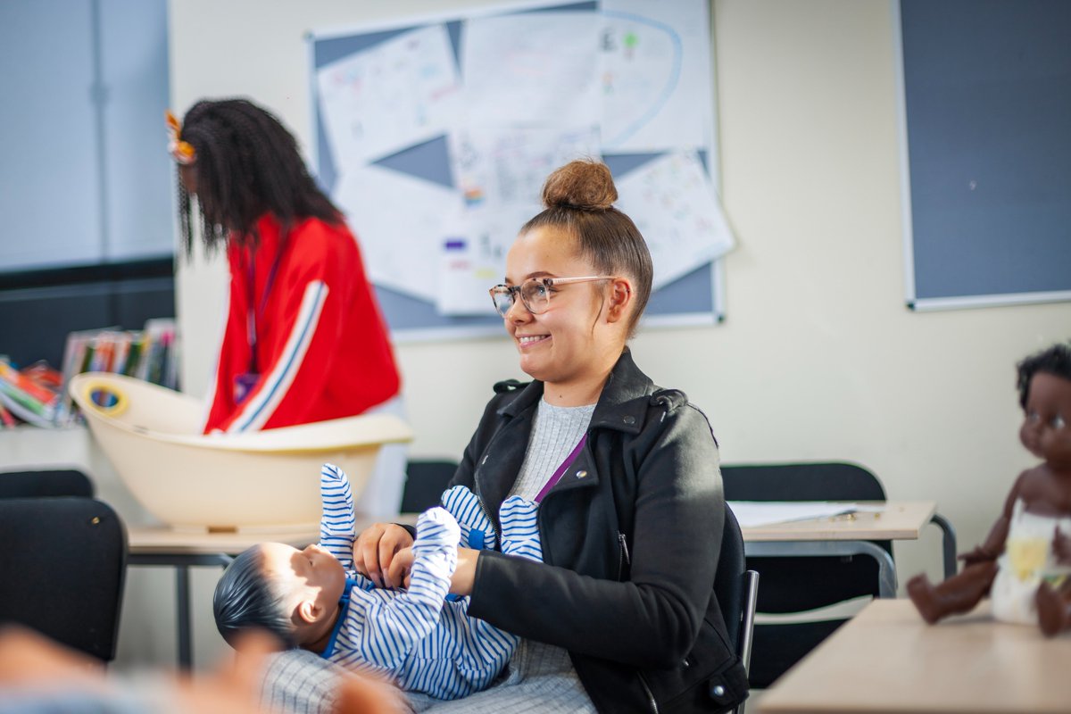 BMetC's tweet photo. Today is the day!!!
We’re here ready to welcome you from 4pm to 7pm for our Open Evening 😀
Chat about their specialised areas, a perfect time to get your questions answered 
Take a tour of our college sites, ahead of applying for September!
 https://t.co/J0Ncq0h6UD https://t.co/3uHFvZVNoy
