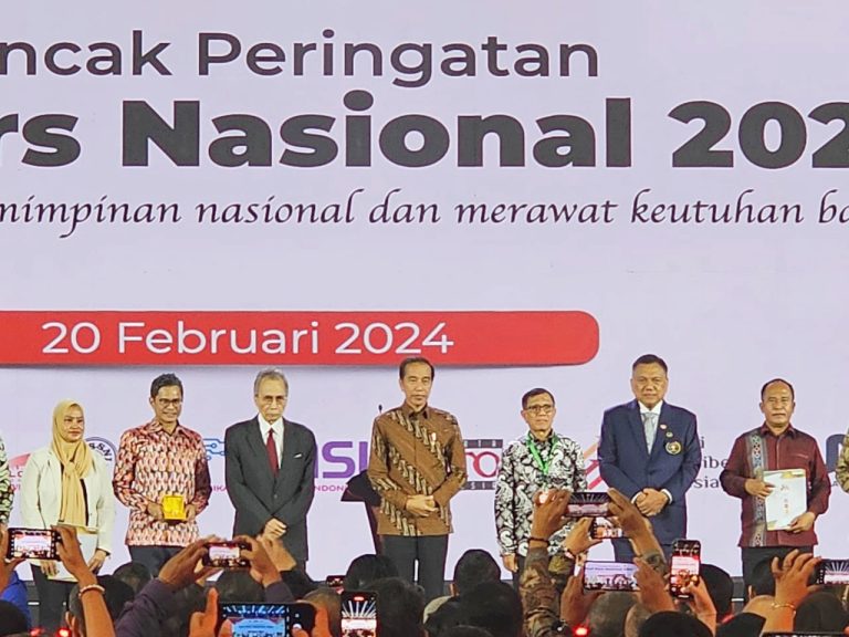 Puncak HPN 2024, Gubernur Olly Terima Penghargaan Pena Emas dlvr.it/T33JmN