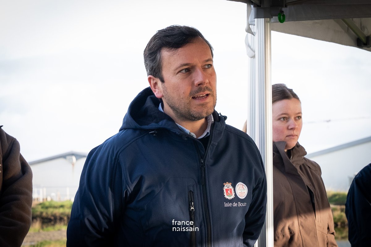 France Naissain engagée dans le nettoyage de la lagune aux côtés d'élus, <a href="/Thomascallac/">T. Gisbert de Callac</a>, à l'initiative de la Fédération des Chasseurs de la Vendée.
🌱Cultivons notre chance de travailler dans un environnement riche par sa biodiversité! 
#environnement #biodiversite #proteger