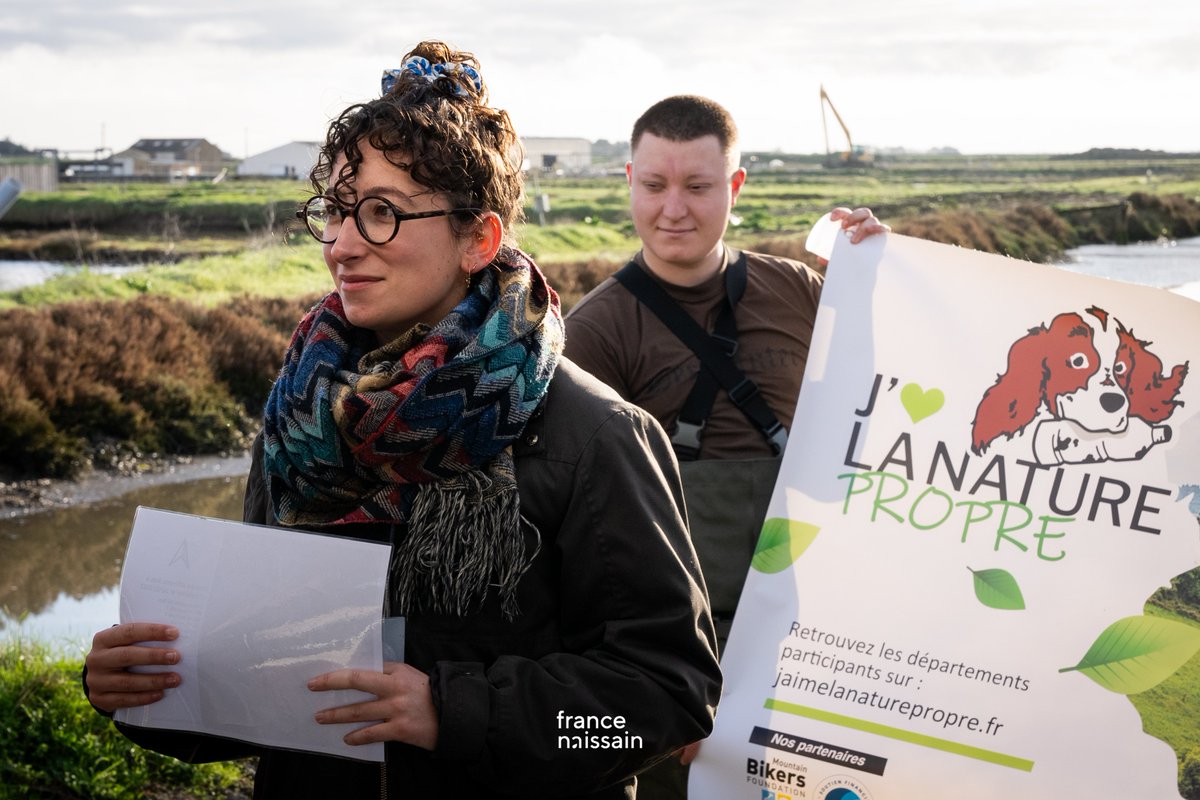 Ocealma_group's tweet photo. France Naissain engagée dans le nettoyage de la lagune aux côtés d'élus, @Thomascallac, à l'initiative de la Fédération des Chasseurs de la Vendée.
🌱Cultivons notre chance de travailler dans un environnement riche par sa biodiversité! 
#environnement #biodiversite #proteger https://t.co/KJip4bnDqD