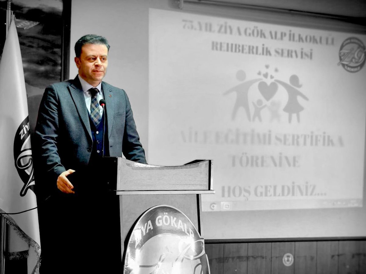 75. Yıl Ziya Gökalp İlkokulunda düzenlenen 7-11 Yaş Aile Eğitimi sertifika töreninde eğitimi tamamlayan velilerimize sertifikalarını verdik.
Velilerimizi tebrik ediyor, çocuklarıyla sağlıklı ve keyifli iletişim kurdukları bir hayat diliyorum.