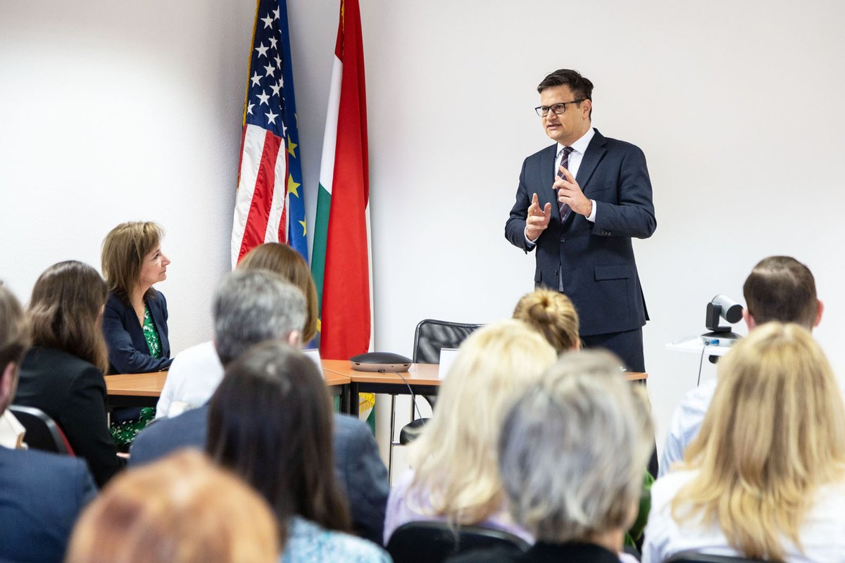 🎯To gain insights into the key priorities for #EU2024HU, Permanent Representative @odor_balint was invited last week by 🇺🇸#AmCham Hungary. Topics included the milestones of transitioning to a new Council & addressing crucial areas.👉amcham.hu/media/amcham-n…