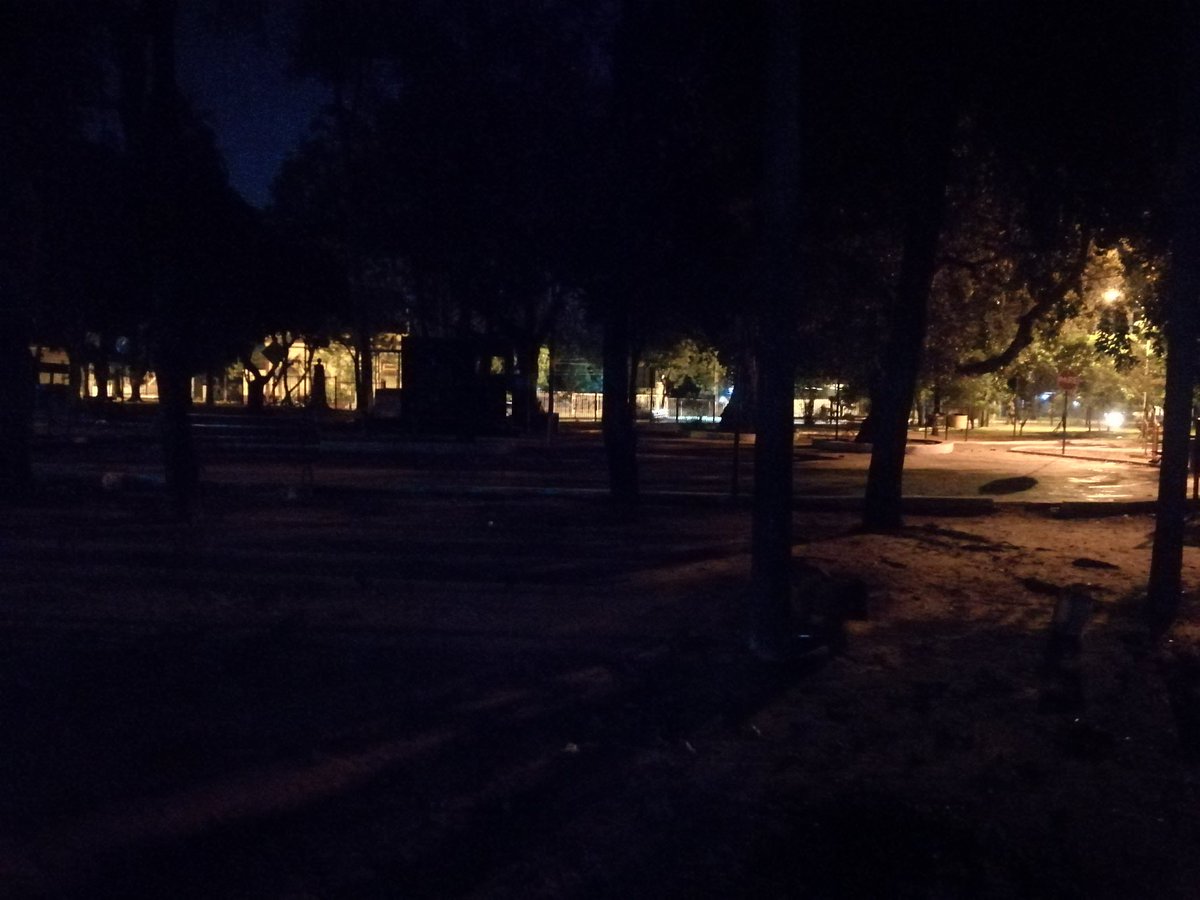 RobertoZelay's tweet photo. @oscar_marandu @ABCCardinal @sntcanal9  xfavor ayúdenos a que el Intendente nos haga caso. Plaza Heroes del Chaco, trinidad, a obscuras total y abandonada. https://t.co/ZSo0z1RmUD