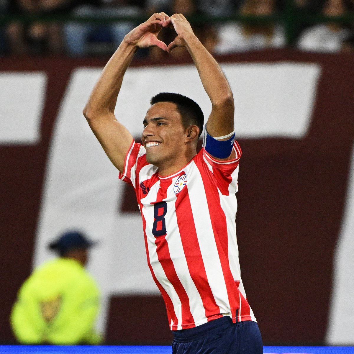 Diego Gómez debe priorizar y jugar los Juegos Olímpicos de París.

Es el capitán y la máxima figura del equipo que se consagró en Venezuela.

Por edad, tendrá varias Copas América por delante. 🇵🇾