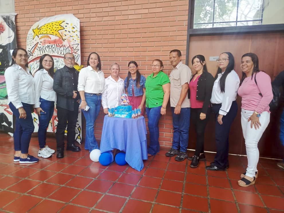 Infocentro Pueblo Comunal Bella Vista (@yar30pcbv) on Twitter photo Acompañamos a nuestros aliados de <a href="/Fundabit_Yaracu/">Fundabit Yaracuy</a> en lo que fue la celebración de su Aniversario 23, desde el Museo Carmelo Fernández…
#HumanidadDePazYUnión
¡Vamos!
<a href="/Gabrielasjr/">Gabriela Jiménez</a>
<a href="/LarosaInfove/">LaRosaInfoVE</a>
<a href="/InfocentroOce/">Infocentro_Vzla3</a> Acompañamos a nuestros aliados de <a href="/Fundabit_Yaracu/">Fundabit Yaracuy</a> en lo que fue la celebración de su Aniversario 23, desde el Museo Carmelo Fernández…
#HumanidadDePazYUnión
¡Vamos!
<a href="/Gabrielasjr/">Gabriela Jiménez</a>
<a href="/LarosaInfove/">LaRosaInfoVE</a>
<a href="/InfocentroOce/">Infocentro_Vzla3</a>