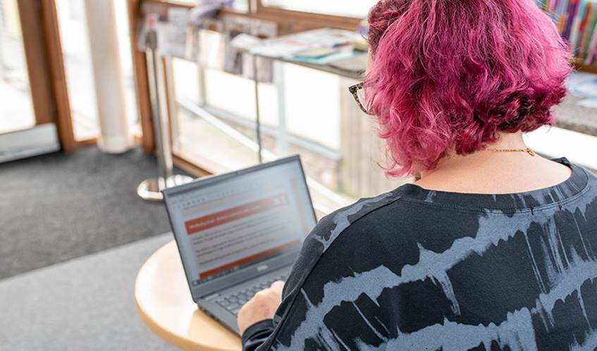 The university has supported a homeless charity’s digital skills programme with a donation of laptops. The donation of 25 laptops were used to support @StMungos , one of the South West’s biggest homelessness charities Full Story ➡️brnw.ch/21wHbmg