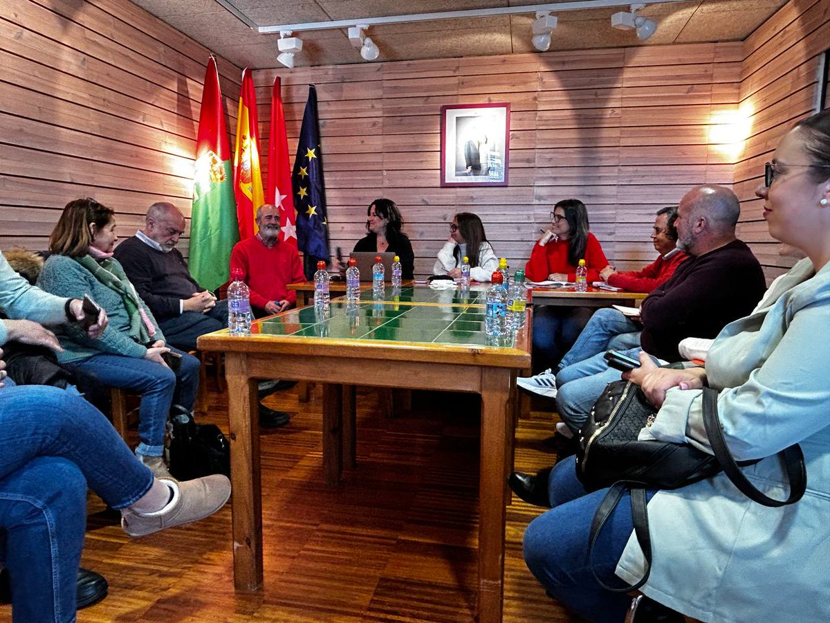 AidaCast's tweet photo. 🏡Ayer tuvimos un encuentro muy especial. Visitamos La Acebeda, donde nos reunimos los alcaldes y alcaldesas de la @RmcMadrid. Muchos de nuestros problemas son comunes y común es nuestra agenda para seguir tejiendo municipalismo en la Comunidad de Madrid. https://t.co/1C7gMscts3