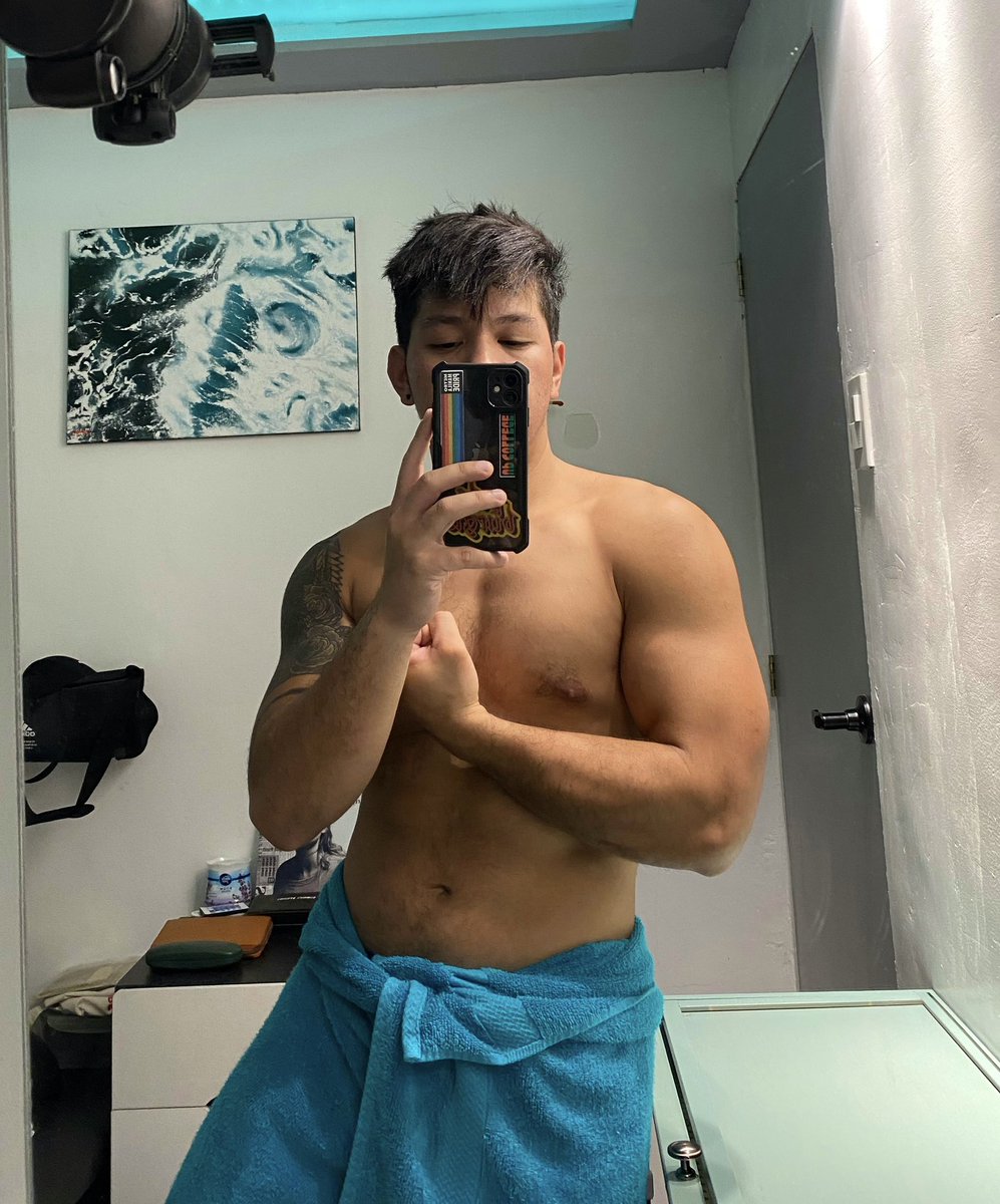 powiecan's tweet image. did sum arm werkout chudai para may pang headlock chz