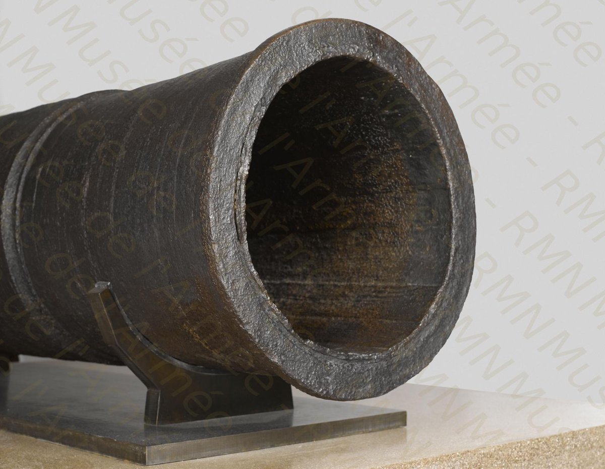TheArmour's tweet image. A tremendous iron #Bombard,

Length: 78.7 in/200 cm
Bore: 19.1 in/48.6 cm
Weight: 3306 lbs/1500 kg

#France, 15th century, housed at the @MuseeArmee