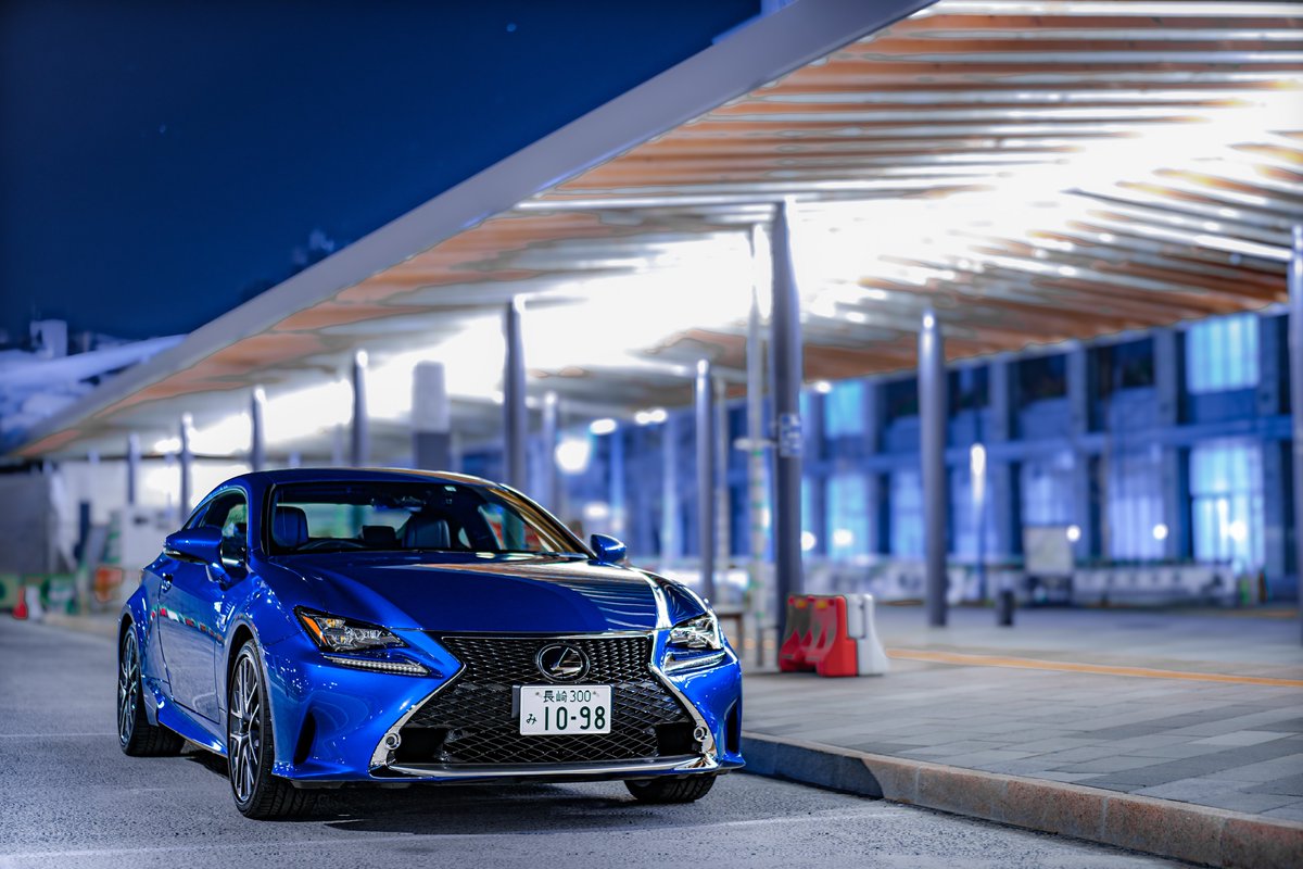 真面目に...
LEXUS RC300 F Sports納車されました。
人生で一度は乗ってみたかった青色の車。
あまり市場に出回らない希少な色の個体なので大切に乗っていきたいと思います！