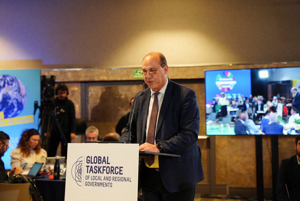 OnCities2030 (@oncities2030) on Twitter photo 🍽️ SDG 2 - No Hunger 🍽️
<a href="/SEFIANIMohamed1/">Mohamed SEFIANI</a>, Mayor of Chefchaouen, emphasizes the need to localize SDG 2 to address global food safety and hunger issues. Let's take action at the local level for a hunger-free world.
#MunicipalTimes #UCLGMeets 🍽️ SDG 2 - No Hunger 🍽️
<a href="/SEFIANIMohamed1/">Mohamed SEFIANI</a>, Mayor of Chefchaouen, emphasizes the need to localize SDG 2 to address global food safety and hunger issues. Let's take action at the local level for a hunger-free world.
#MunicipalTimes #UCLGMeets