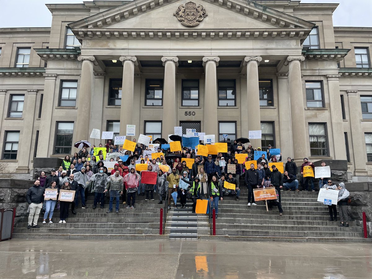 SLaframboise14's tweet photo. Across Canada, the research community had spoken. Our next generation of scientists NEED improved pay after 20 long years of stagnant funding. 

📣Make your voice heard by calling, writing a letter and/or tweeting at your local MP: https://t.co/gBuRlzraHW

#SupportOuScience https://t.co/gxo2zPjtz1