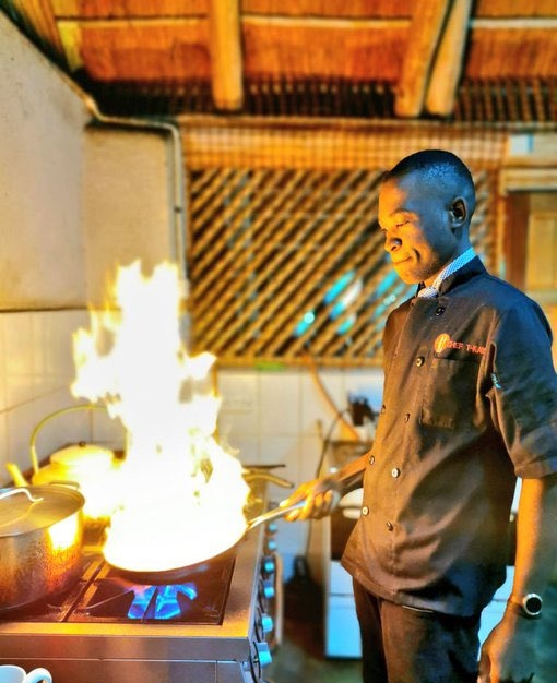 JuliousMufaro's tweet photo. My fav artist is cooking something....i can smell some lyrics @Bling418 https://t.co/2fkbsBKYrs