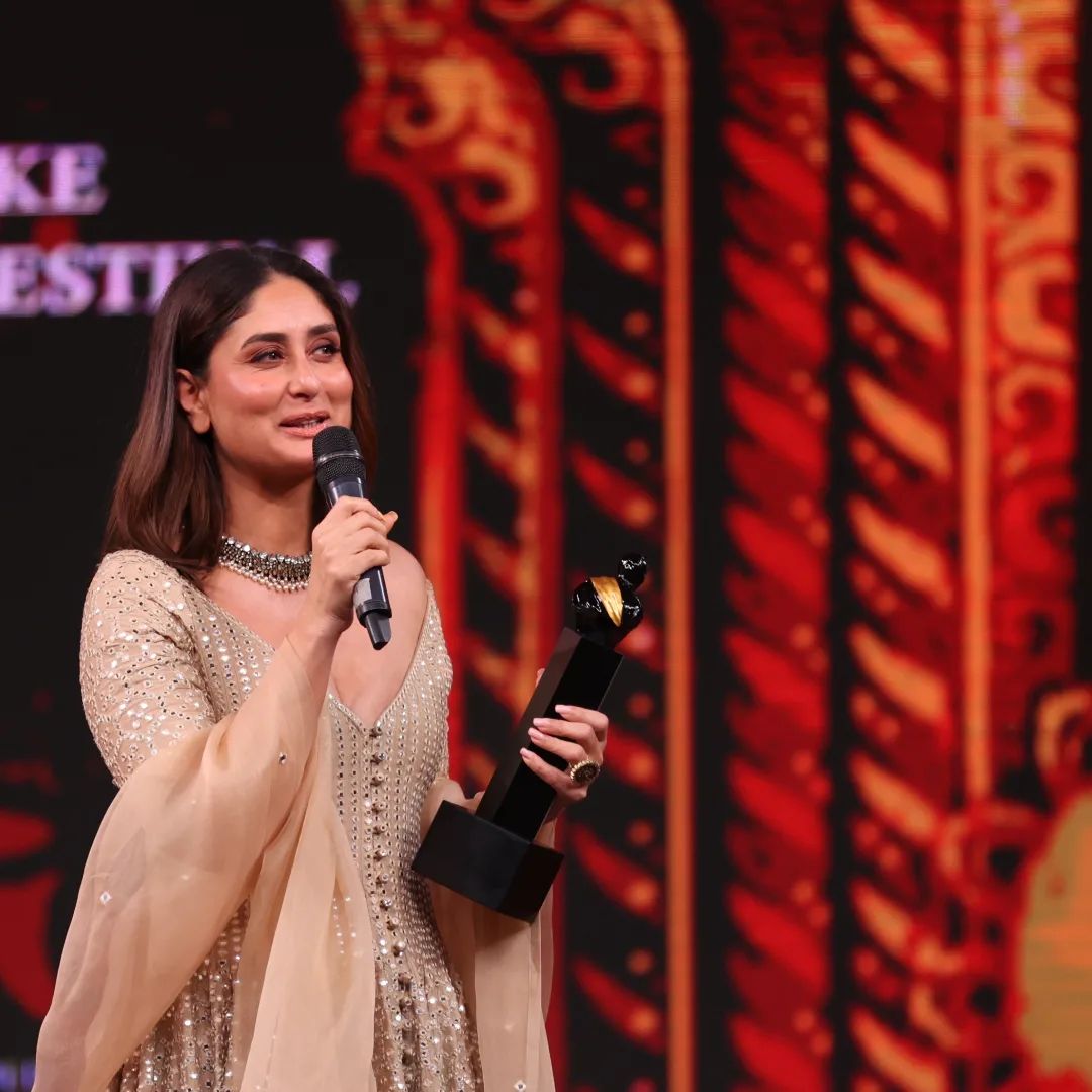 Kareena stunned in a Abu Jani Sandeep Khosla creation as she attended Dadasaheb Phalke International Film Festival and won Best Actress Critics award for #JaaneJaan!

#KareenaKapoorKhan