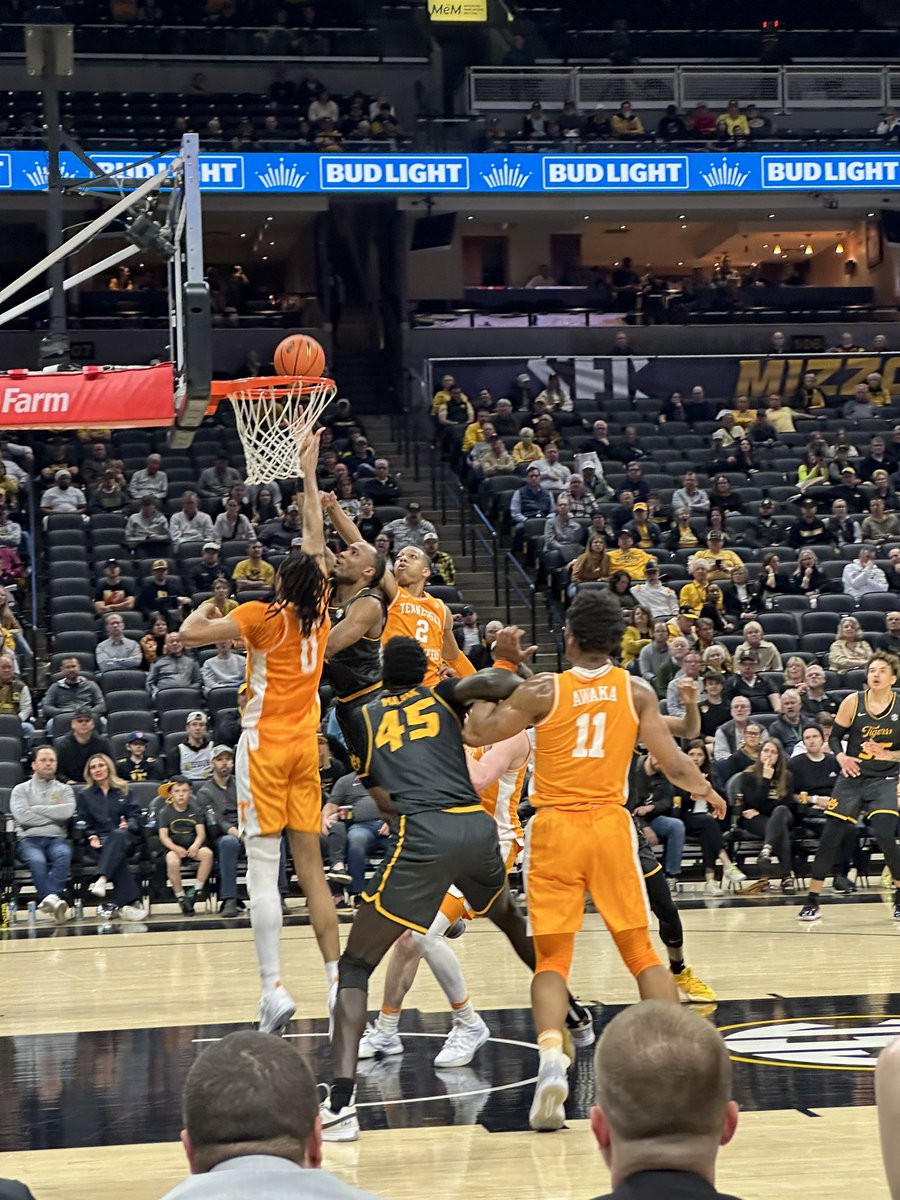 Thank you @kylesmithpeters for inviting me and my family to Columbia for last night’s @MizzouHoops game vs. Tennessee! #MIZ @CCPBasketball @Coachmcmurray @coachdanamorgan