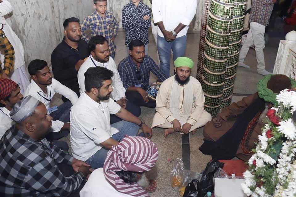 RakshaRamaiah's tweet photo. ದೇವನಹಳ್ಳಿ ತಾಲೂಕಿನ ವಿಜೀಪುರ ನಗರದ
ಹಜರತ್ ಸೈಯದನ ಜಂಗ್ಲಿಪೀರ್ ಬಾಬಾ ದರ್ಗಾ ಡೆವಲಪ್ಮೆಂಟ್ ಟ್ರಸ್ಟ್ ವತಿಯಿಂದ ಹಮ್ಮಿಕೊಂಡಿದ್ದ, ಗಂಧ ಮತ್ತು ಊರೂಸ್ ಕಾರ್ಯಕ್ರಮದಲ್ಲಿ ಭಾಗಿಯಾಗಿ, ಧರ್ಮಗುರುಗಳ ಆಶೀರ್ವಾದ ಪಡೆಯಲಾಯಿತು.
ಈ ಸಂದರ್ಭದಲ್ಲಿ ಪಕ್ಷದ ಮುಖಂಡರು, ಸಮುದಾಯ ಬಂಧುಗಳು ಉಪಸ್ಥಿತರಿದ್ದರು
#chikkabalpura #devanhalli #vijipura #Rramaiah
