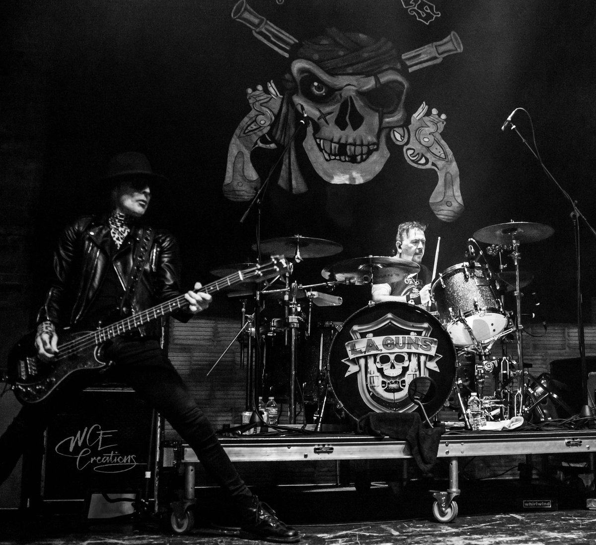 A badass rhythm section right there! 🙌🤘
@johnnymartinbass & @sduncandrums 
#laguns #badass #rythmsection #johnnymartin #shawnduncan #blackandwhitephotography  #wcecreations #wordscantexplain #concertphotography #livemusic #rocknroll #gigphotography #bandphotography @laguns