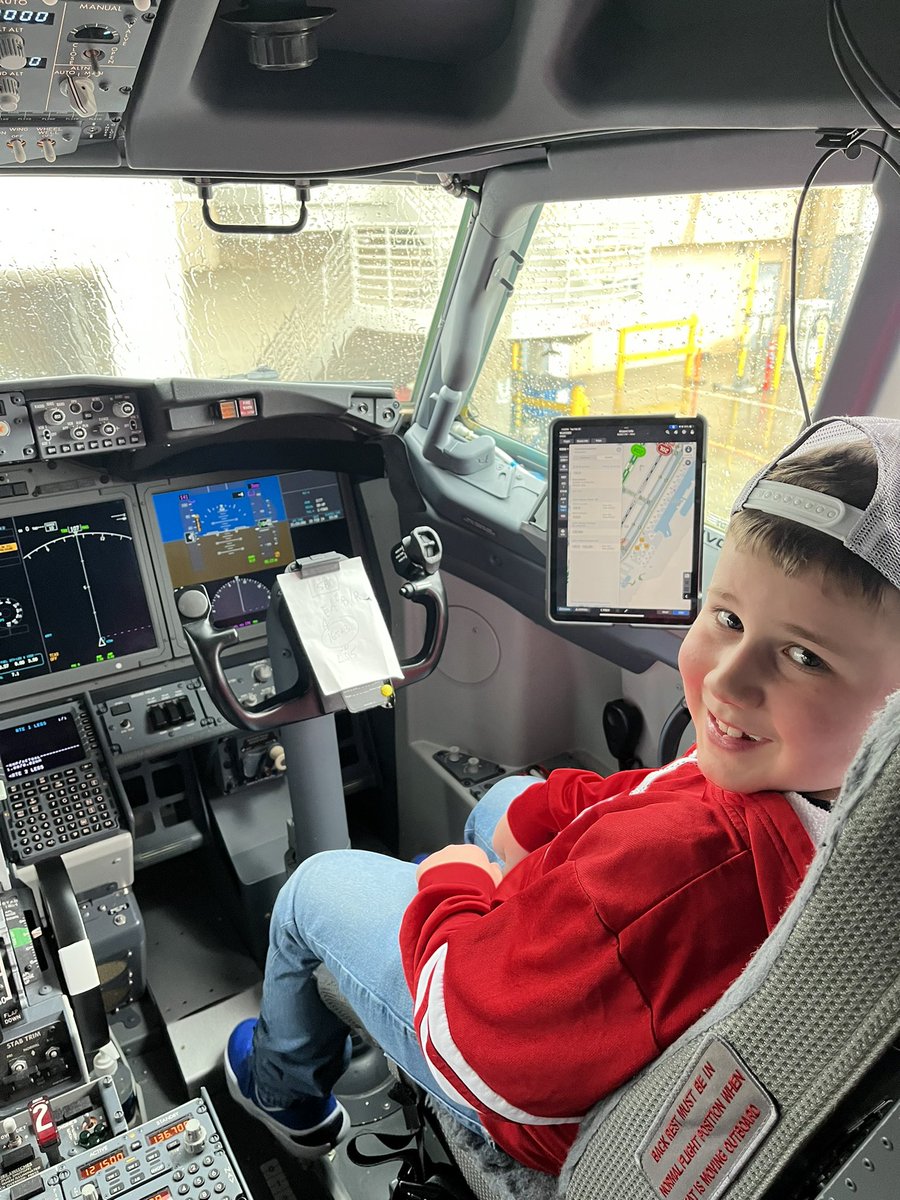 collingabriel79's tweet photo. Thanks Tim and @WestJet, you made a boys day! https://t.co/1aUdZQ4AbX