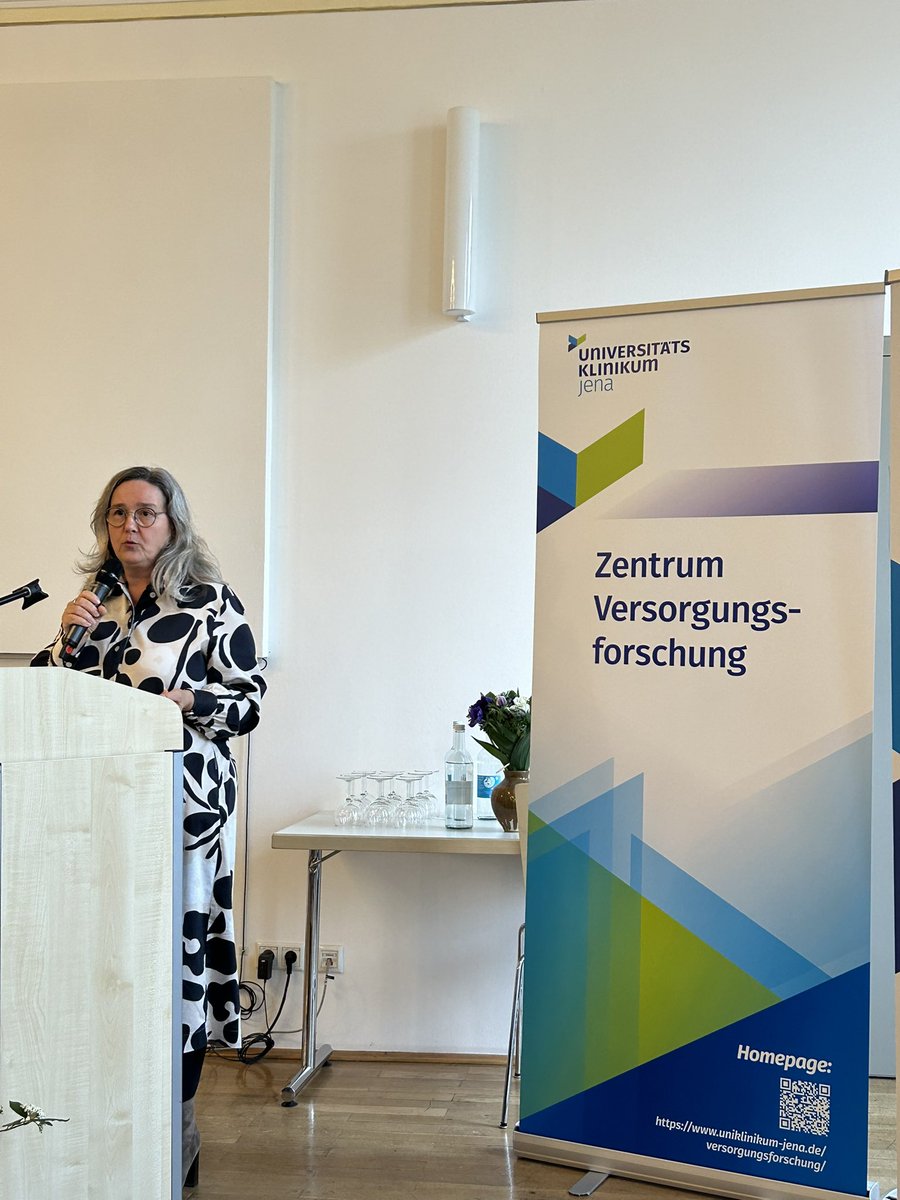 Mit der Antrittsvorlesung von Prof. <a href="/VogtVerena/">Verena Vogt</a> wird gerade das neue Zentrum für Versorgungsforschung am <a href="/uniklinik_jena/">Uniklinik Jena</a> offiziell eröffnet. <a href="/thueringende/">Freistaat Thüringen</a> gratuliert mit @HeikeWernerTH und @FellerCarsten und hofft auf evidenzbasierte Politikberatung. Wir auch! ^GD