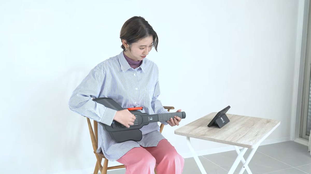 livedoornews's tweet photo. 【🎸】『GUITAR LIFE -LESSON1-』今春に発売決定！Nintendo Direct ソフトメーカーラインナップ(ニンダイ)で発表
https://t.co/ISLy9tAzUA

専用コントローラーでSwitchがギターに変身。ギターのレッスン&amp;演奏を行える。 https://t.co/5q8g7nrY0u