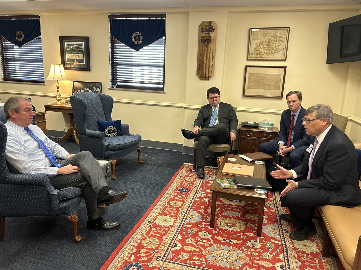 KYMedAssoc's tweet photo. KMA President Michael Kuduk, MD meets with House Speaker David Osborne @reposborne to discuss the importance of prior authorization reform this session as part of KMA's 2024 Physicians' Day at the Capitol #ReformPriorAuth #KYGA24 https://t.co/dXbgn6Fkp6