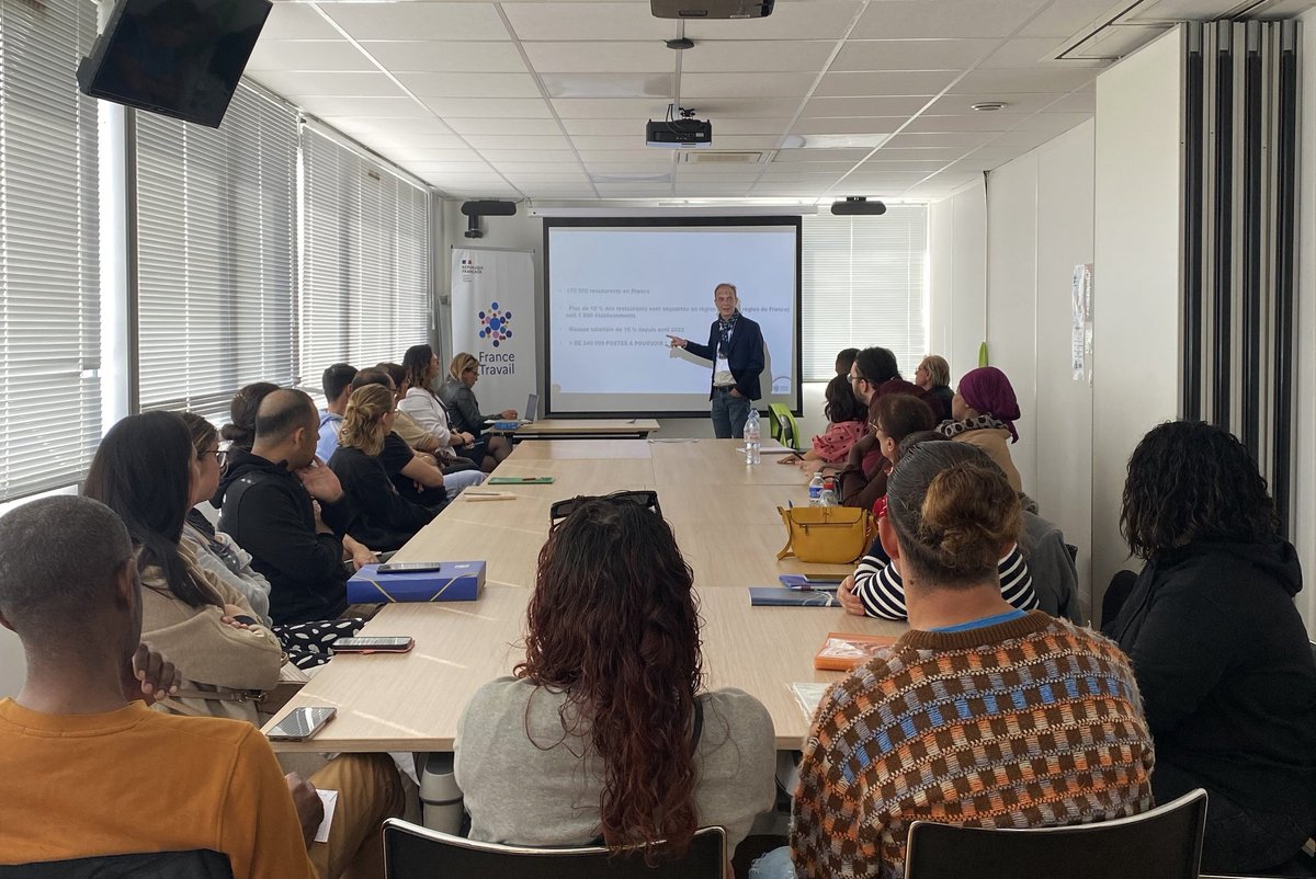 caroline_roose's tweet photo. Aujourd'hui s'est tenue la réunion d'information collective avant la mise en place du #restaurant éphémère avec l'#UMIH83, une initiative #innovante pour accompagner les demandeurs d'emploi intéressés par le secteur de la #restauration
👩‍🍳🍽
#AvecFranceTravail https://t.co/fmGUrjwmDL