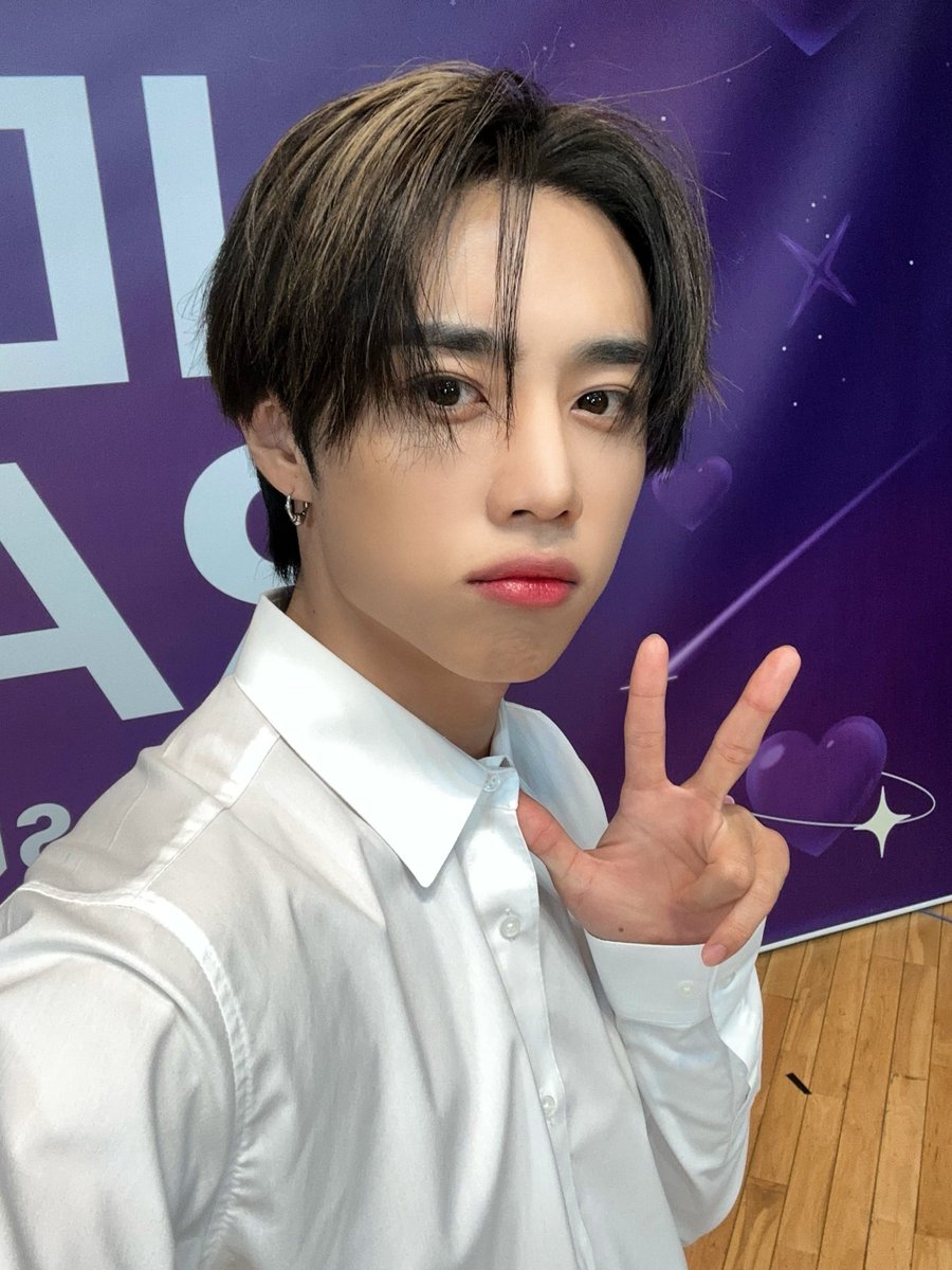 IST_THEBOYZ's tweet photo. [📸] 더보이즈 선우 아이돌 라디오 DJ 완료🦝 혹시 DJ 2회차인데 라디오 마스터한 분❔ 떤디요❕ 오늘도 사랑이 가득했던 아이돌 라디오🌟

#THEBOYZ #더보이즈 https://t.co/3FEvnMOcsT