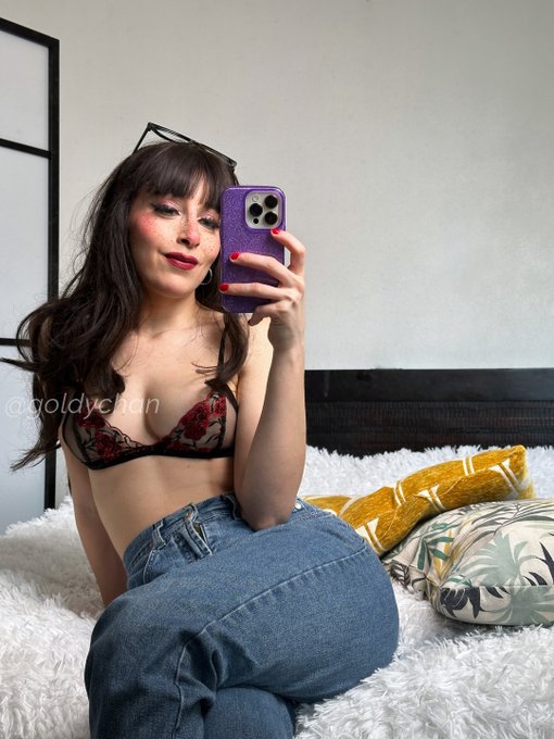 Another week, another busy day ahead 🩷 Only coffee can save me from this Monday morning! https://t.c<a href="/tag/newprofilepic"class="tags"><span>#newprofilepic</span></a>
