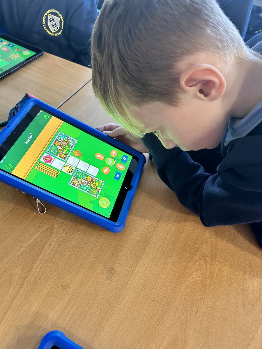 CCCRPrimary's tweet photo. Year 2 are looking at algorithms and BeeBots this half term. As your child what an algorithm is! #cccrcomputing #cccry2 https://t.co/KuuVrmyGX0