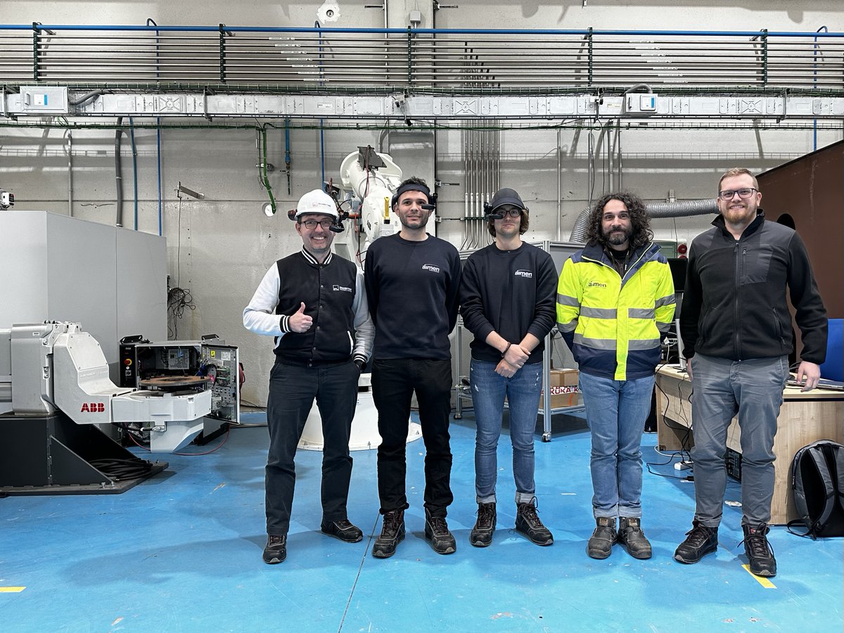 aimenct's tweet photo. 📢These days we have the pleasure to receive in our facilities 2 experts from #TransitionTechnologiesPSC to collaborate with the #Didactic #Factory of #aimenct. This initiative explores digital technologies in the processing of large-sized components.⚙ Thank you❗
#aimenresearch https://t.co/YK5rI9ErQn