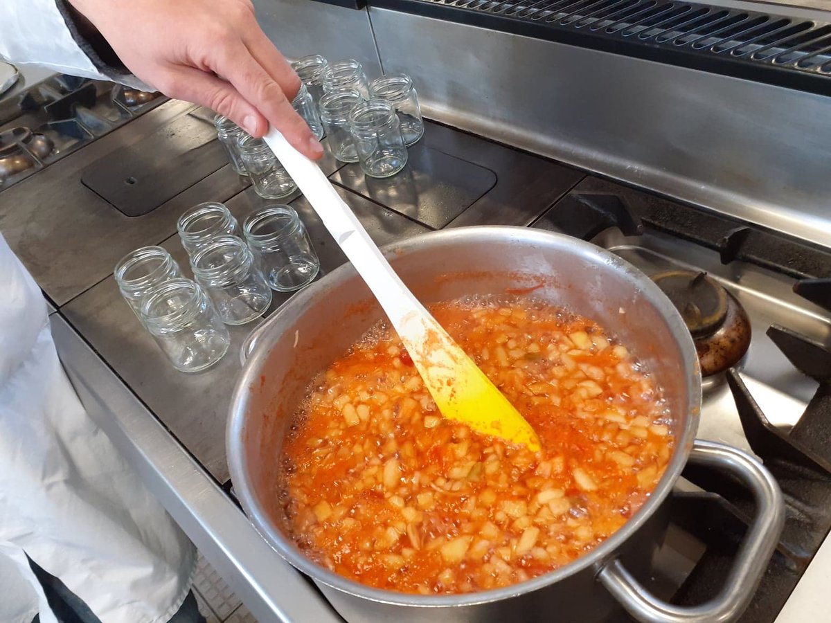 #DéveloppezVosCompétencesAvecLaFormation 
Je transforme mes fruits et légumes
Vous souhaitez transformer vos surplus de fruits et légumes, proposer de nouveaux produits à vos clients. 
+ d'infos : …tranet-allier.chambres-agriculture.fr/formations/det…