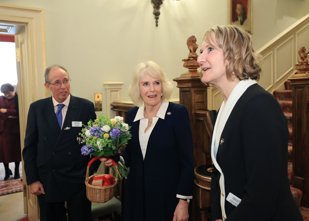 It is a great privilege to have been requested to design a bouquet of flowers for Queen Camilla, on behalf of Medical Detection Dogs, in celebration of their 15th year. 

#theroyalfamily #flowersforthequeen #queencamilla #rebeccamarsalaflowers #medicaldetectiondogs